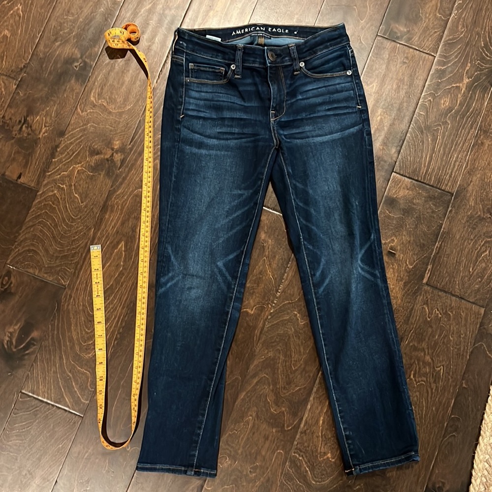 American Eagle Skinny Jegging Jeans